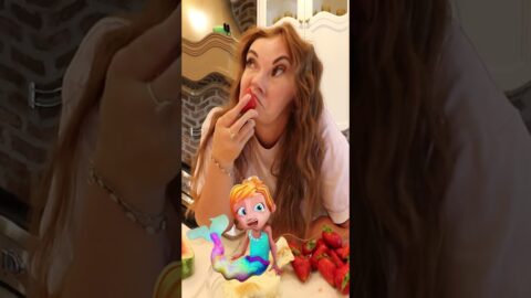 JENNY becomes a MERMAiD!! mermom delivers mermaid treats to the hungry mermaid birthday girl!! 🧜‍♀️