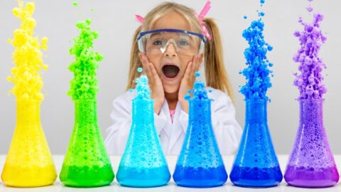 ¡Un volcán entra en erupción en la casa de Alicia! Divertidos experimentos científicos para niño